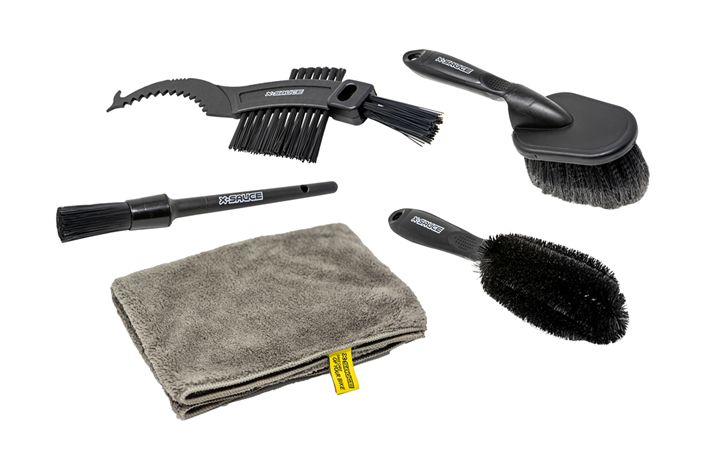 X-SAUCE SET DE CEPILLOS DE LIMPIEZA (BOLSA NEGRA + 4 CEPILLO